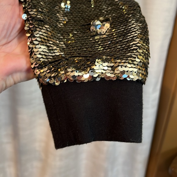 Guess Los Angelos Size L EUC Black Crop Hood Sweatshirt Sequined Sleeves (0213) - Picture 9 of 12